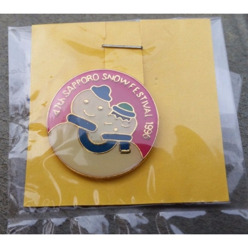 47th SAPPORO Snow Festival 1996 Travel Ski Souvenir Snowman Lapel Hat Pin Japan